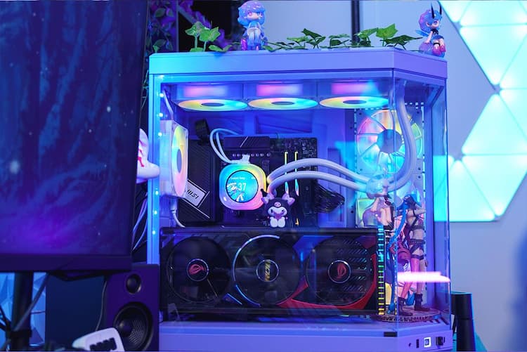 HYTE x pinipy Y70