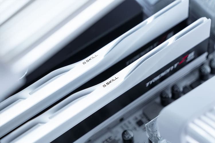 HYTE-artline-white-Y70TI
